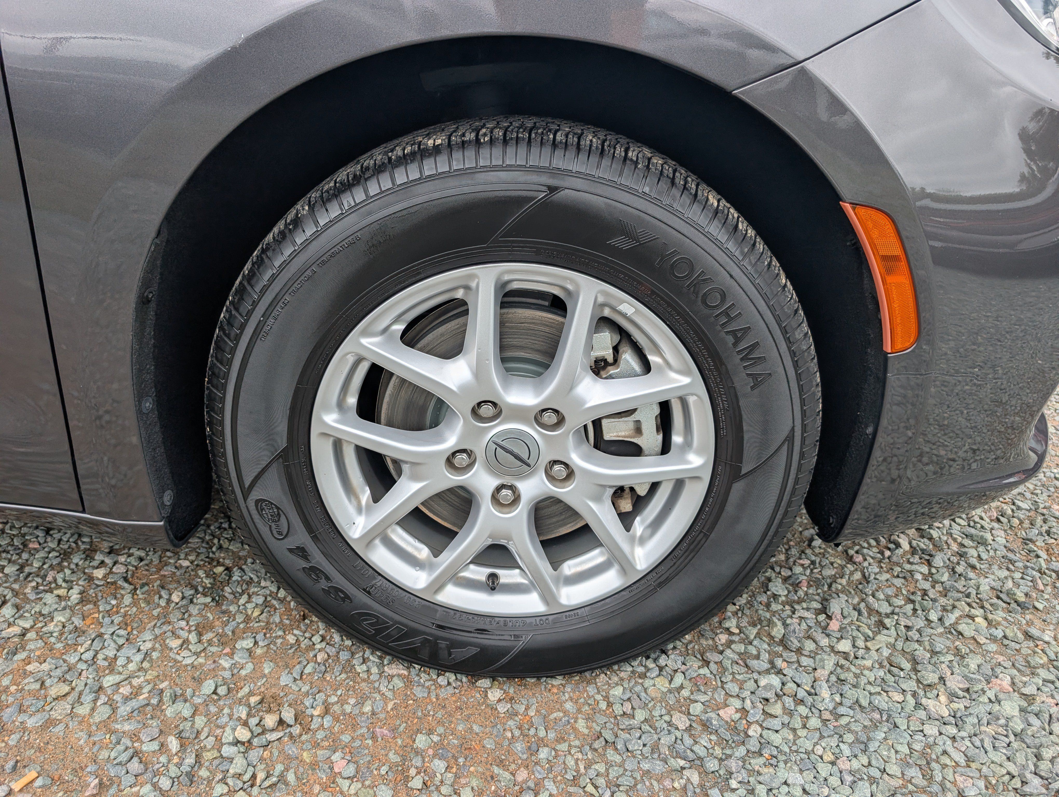 Used 2023 Chrysler Pacifica Touring-L FWD image 9