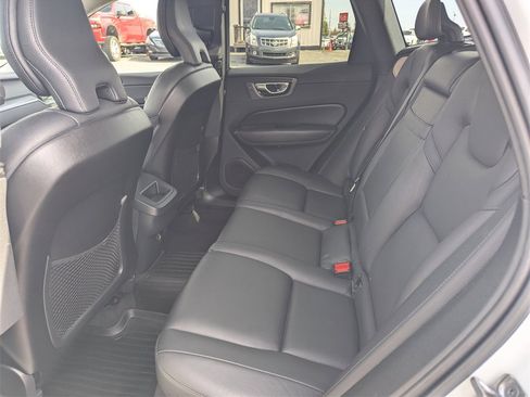 Used 2019 Volvo XC60 T5 Momentum w/ Multimedia Package image 14