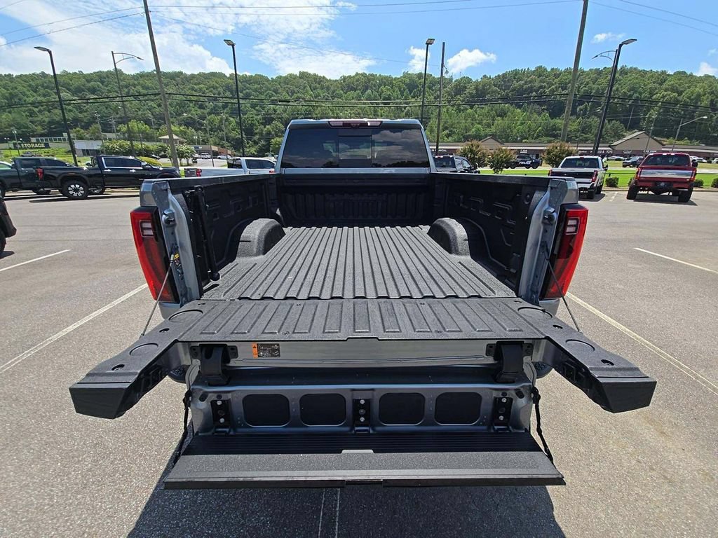 Used 2024 GMC Sierra 2500 Denali w/ Technology Package AWD/4WD image 9