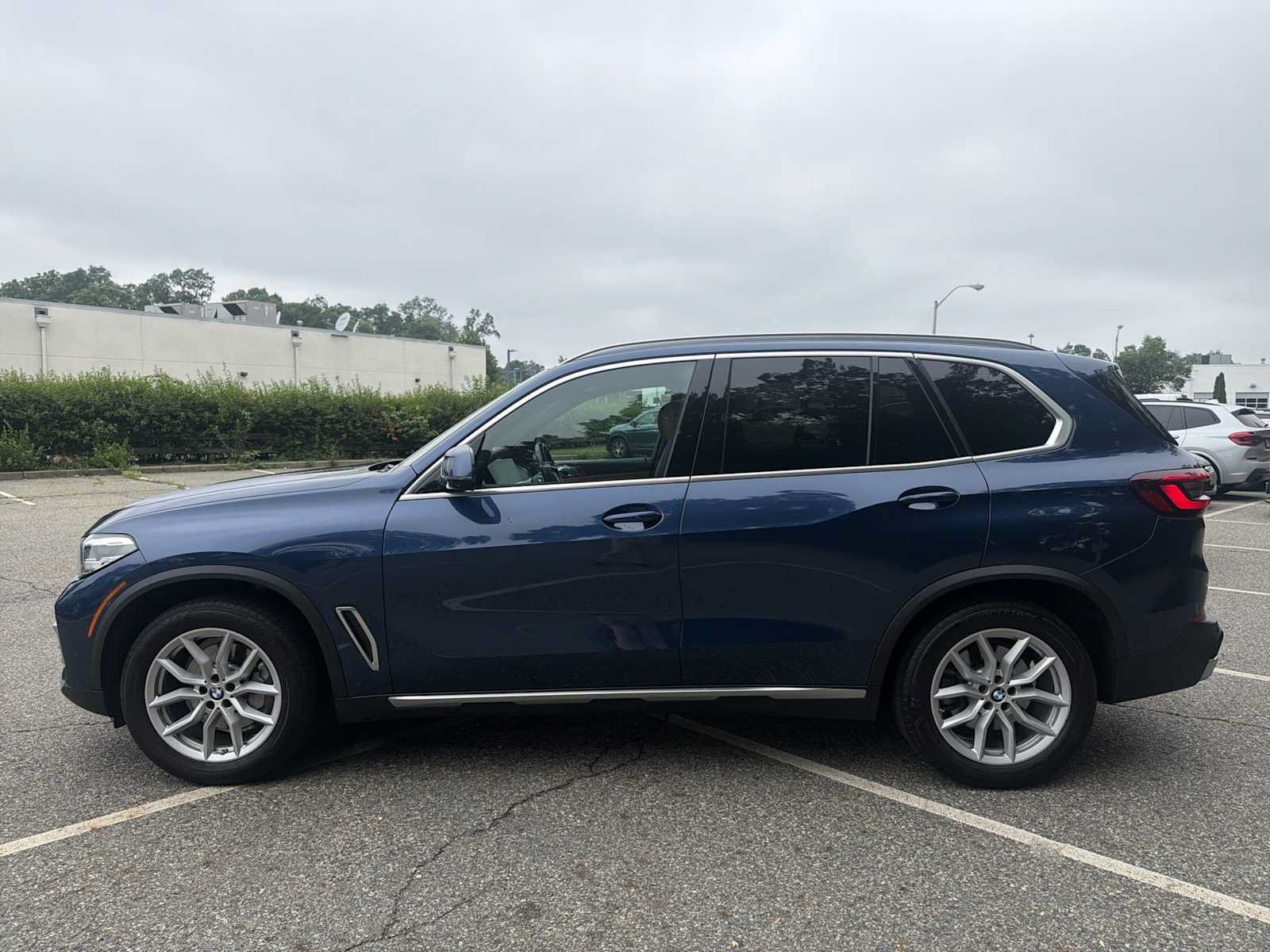 Used 2023 BMW X5 xDrive40i w/ Premium Package AWD/4WD image 11