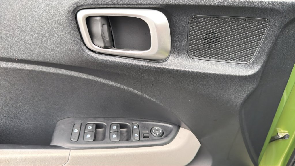 Used 2023 Hyundai Venue SEL FWD image 23