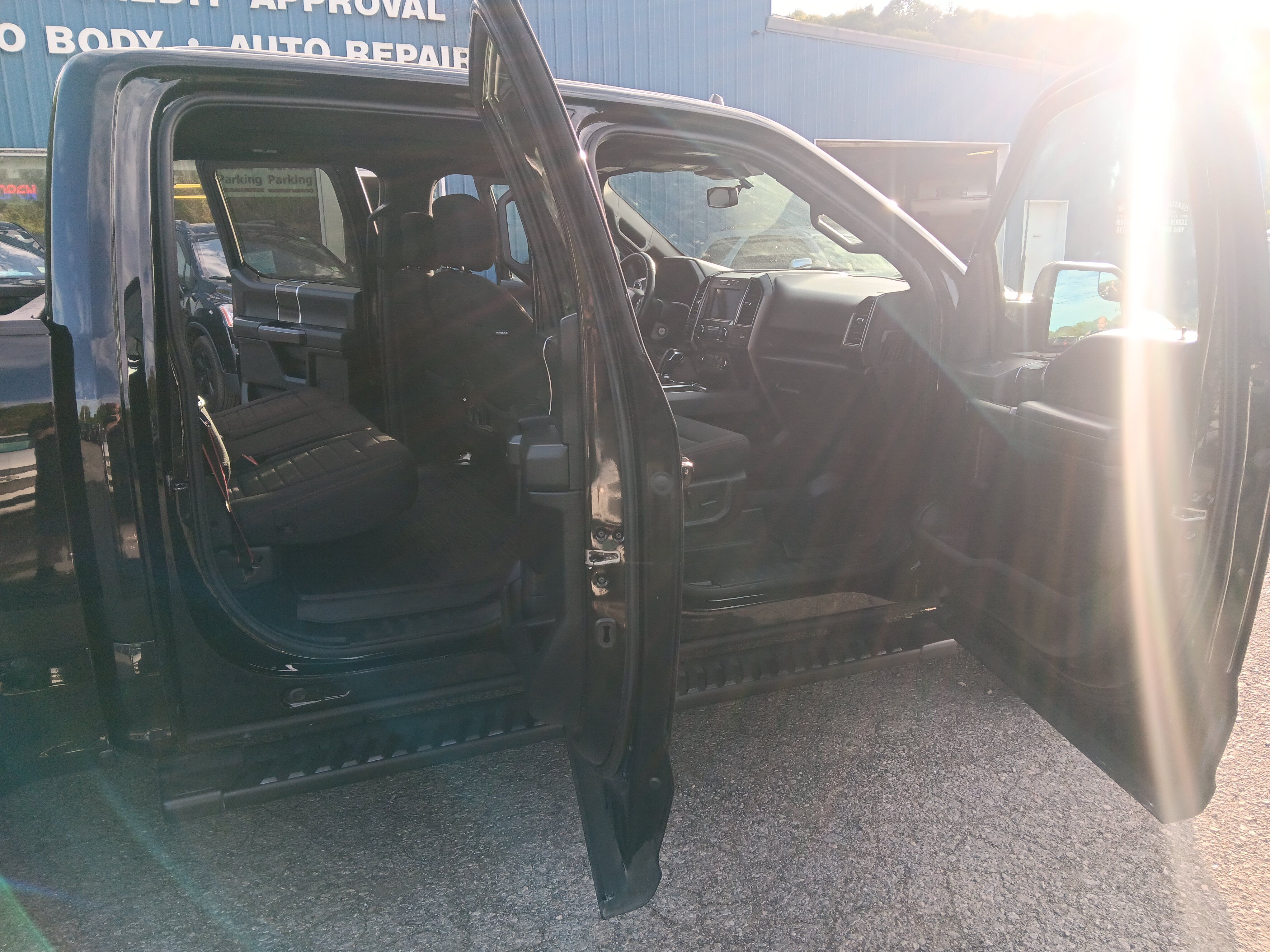 Used 2019 Ford F150 XLT w/ Equipment Group 302A Luxury AWD/4WD image 9