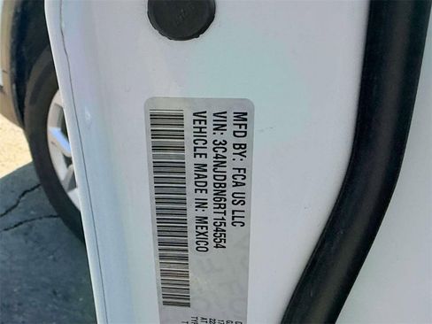 Used 2024 Jeep Compass Latitude image 16