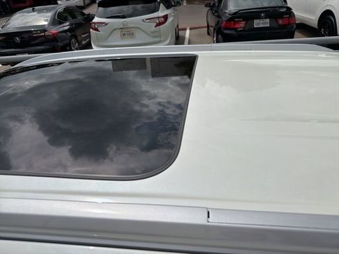 Used 2022 Nissan Rogue SV w/ SV Premium Package image 3