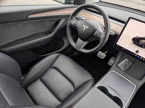 Used 2023 Tesla Model Y Long Range AWD/4WD image 12
