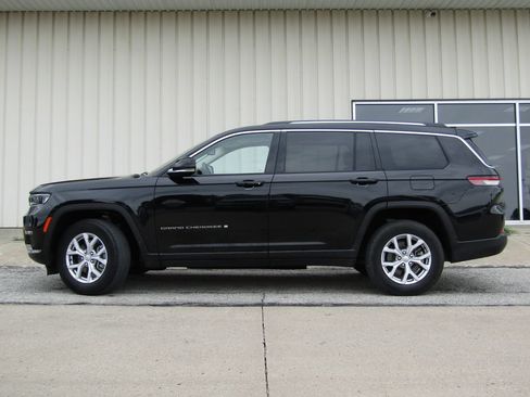 Used 2022 Jeep Grand Cherokee L Limited AWD/4WD image 11