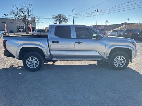 Used 2025 Toyota Tacoma SR image 4