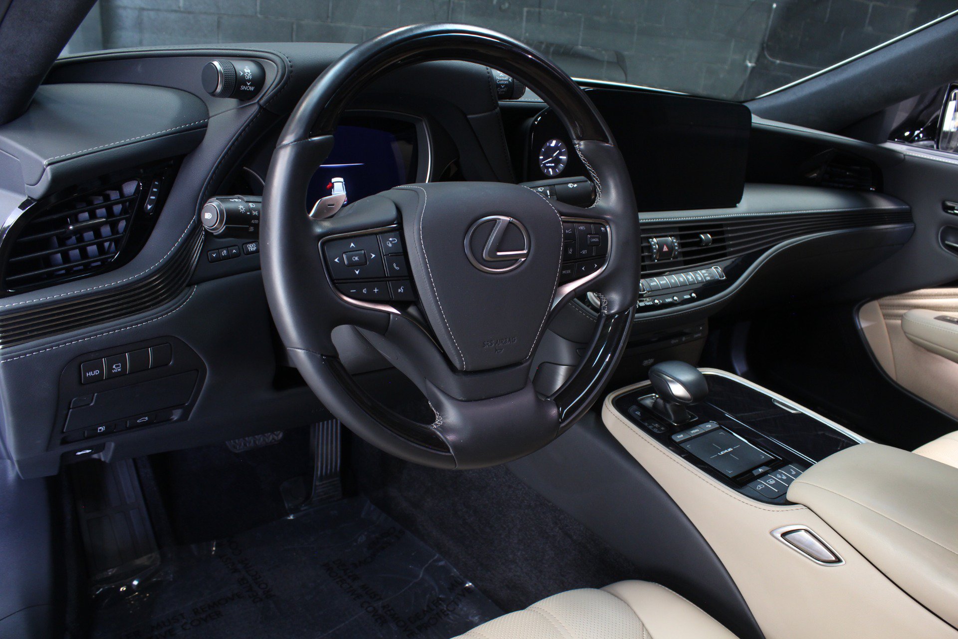 Used 2022 Lexus LS 500 w/ Interior Upgrade Package RWD image 35