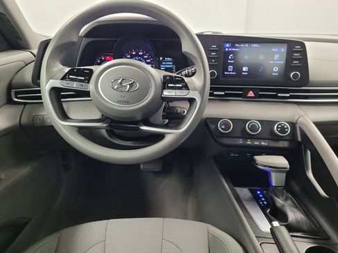 Used 2023 Hyundai Elantra SE FWD image 22