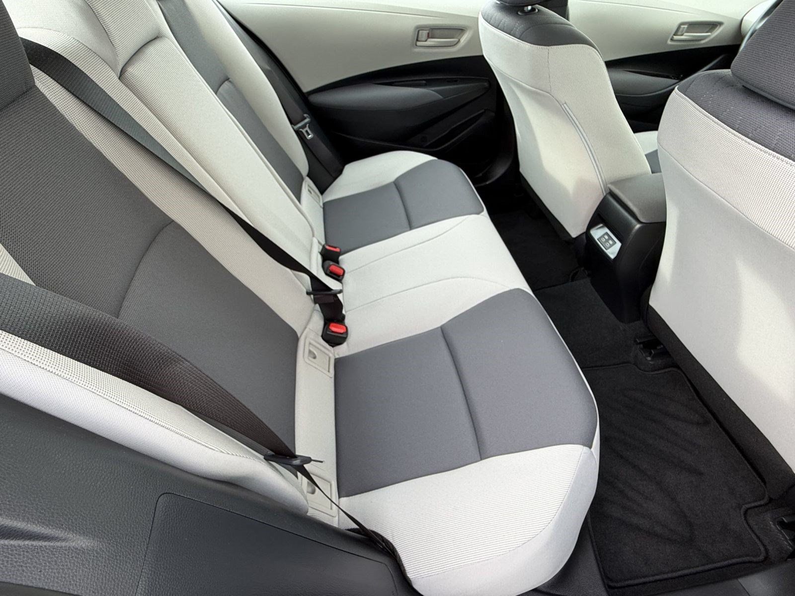 Certified 2024 Toyota Corolla LE FWD image 33