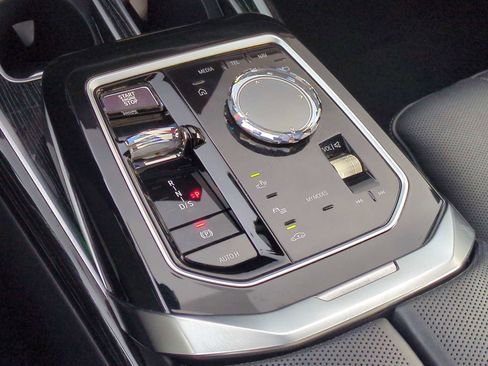 Certified 2024 BMW 760i xDrive w/ Executive Package image 34