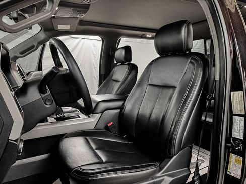 Used 2019 Ford F150 Lariat w/ Equipment Group 502A Luxury AWD/4WD image 7