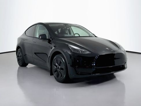 Used 2024 Tesla Model Y 2WD image 4