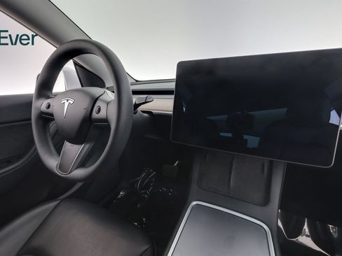 Used 2021 Tesla Model Y Long Range AWD/4WD image 25