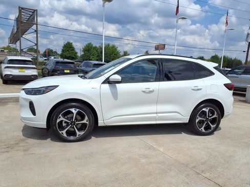 Used 2025 Ford Escape ST-Line Elite AWD/4WD image 3