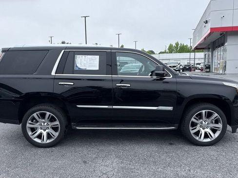 Used 2020 Cadillac Escalade Luxury AWD/4WD image 4
