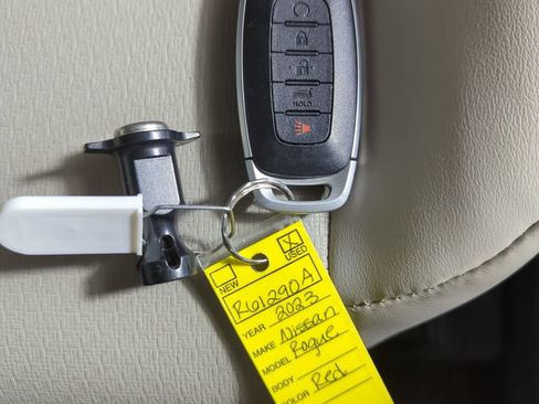 Used 2023 Nissan Rogue SV w/ SV Premium B Package FWD image 23