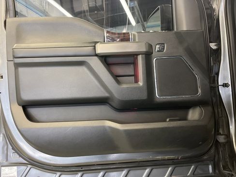 Used 2015 Ford F150 Platinum w/ Equipment Group 701A Luxury image 12