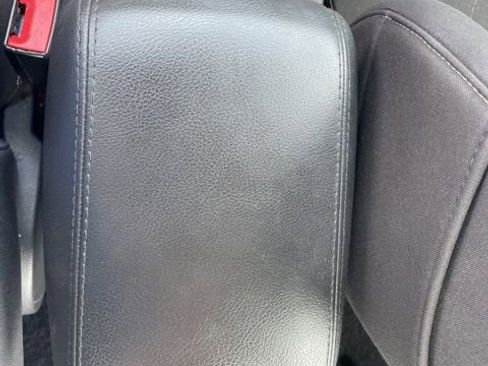 Used 2018 Ford Focus SE FWD image 31
