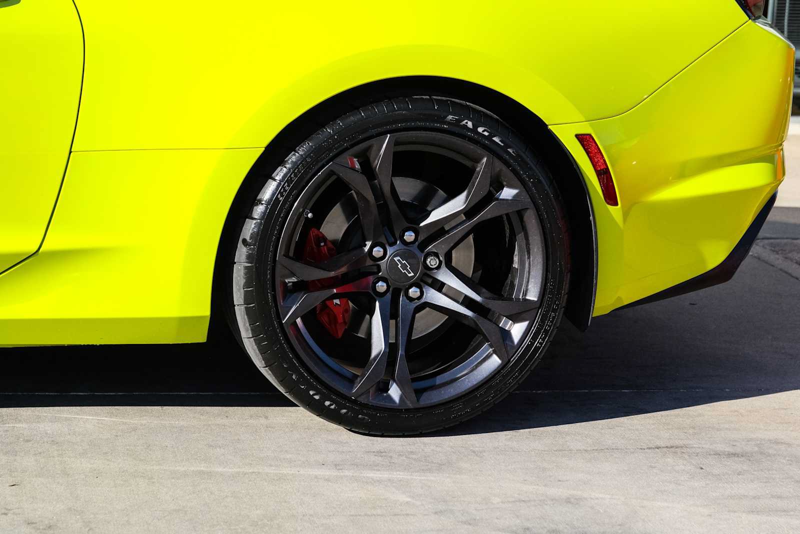 Used 2020 Chevrolet Camaro RWD image 22