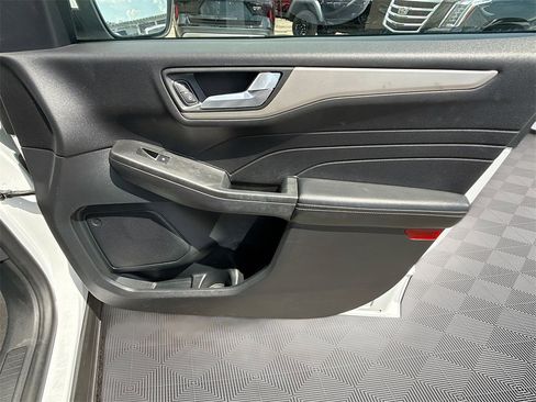 Used 2021 Ford Escape SE image 34