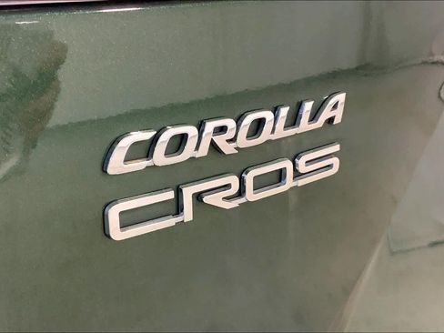 Used 2023 Toyota Corolla Cross XLE image 29