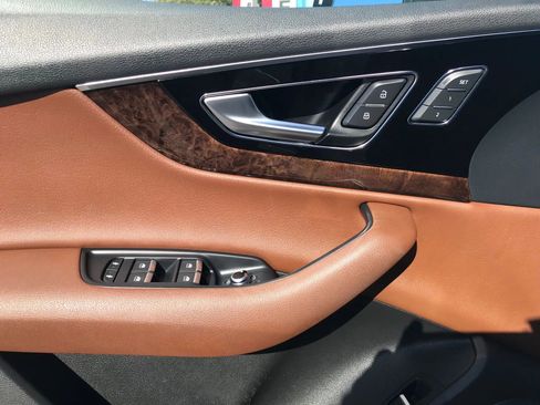 Used 2018 Audi Q7 3.0T Premium image 11