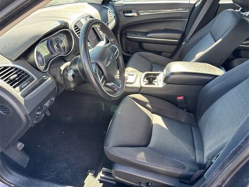 Used 2022 Chrysler 300 Touring w/ Sport Appearance Package image 19
