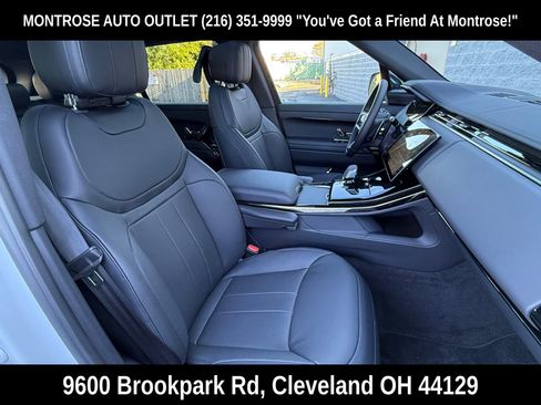 New 2025 Land Rover Range Rover Sport SE image 17