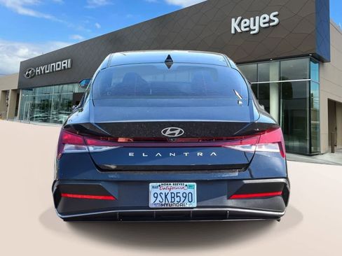 Certified 2025 Hyundai Elantra SE FWD image 6