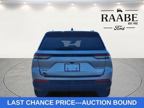 Used 2023 Jeep Grand Cherokee Altitude AWD/4WD image 6
