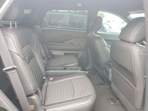 Used 2025 Nissan Pathfinder Rock Creek AWD/4WD image 9