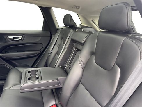 Certified 2025 Volvo XC60 B5 Core image 23