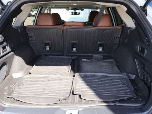 Used 2022 Subaru Outback Touring AWD/4WD image 6