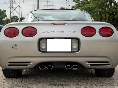 Used 2004 Chevrolet Corvette Coupe w/ Roof Package RWD image 5