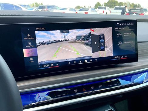 Certified 2023 BMW 760i xDrive w/ Luxury Rear Seating Package image 25