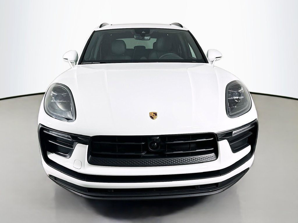 Certified 2025 Porsche Macan AWD/4WD image 6