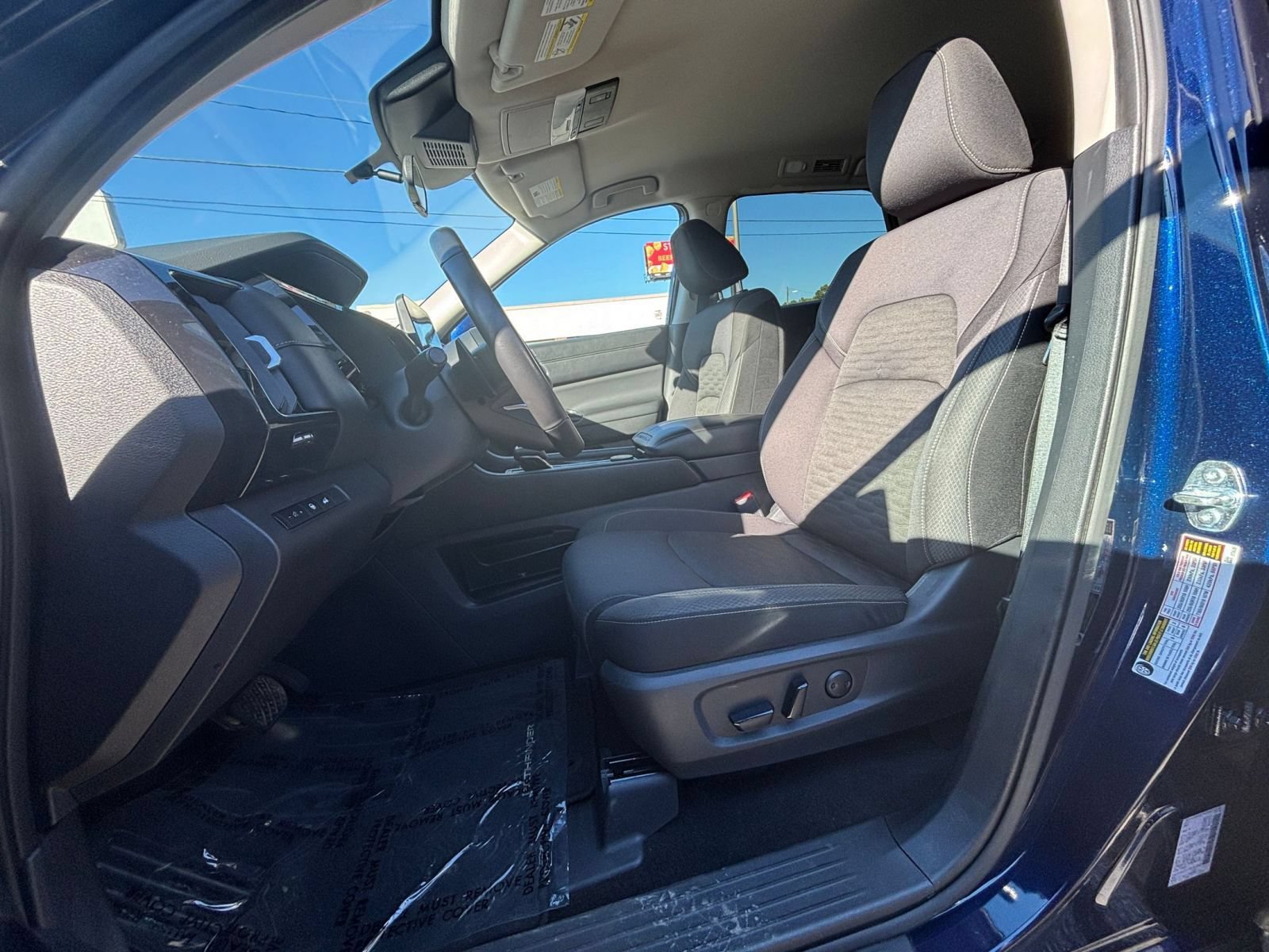 Used 2025 Nissan Pathfinder SV AWD/4WD image 28
