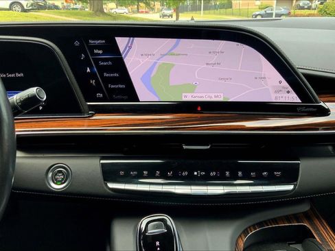 Used 2021 Cadillac Escalade ESV Premium Luxury w/ Driver Assist Tech Package AWD/4WD image 5