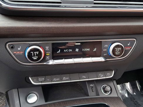 Used 2023 Audi Q5 2.0T Premium w/ Convenience Package image 15