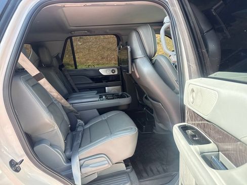Used 2018 Lincoln Navigator Reserve w/ Technology Package AWD/4WD image 25