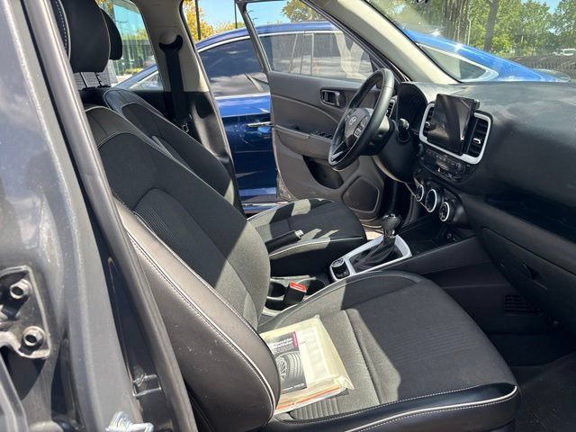 Used 2023 Hyundai Venue Limited w/ Cargo Package FWD image 10