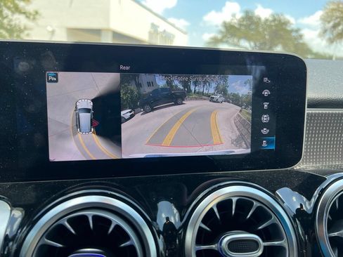 Used 2021 Mercedes-Benz GLB 250 image 19