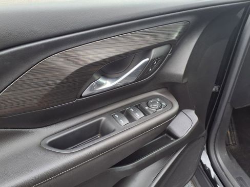 Used 2022 GMC Terrain SLE w/ Driver Convenience Package image 5