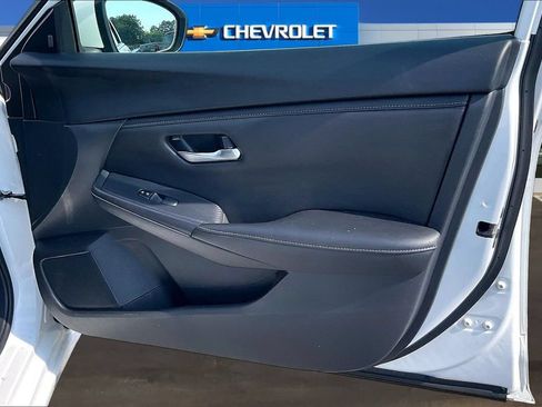 Used 2024 Nissan Sentra SV FWD image 27
