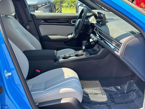 Certified 2025 Honda Civic Sport image 11