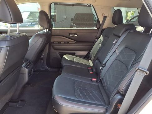 Certified 2025 Nissan Pathfinder Platinum w/ Cargo Package FWD image 18