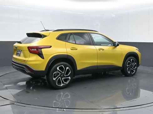 Used 2024 Chevrolet Trax RS w/ Sunroof Package image 22