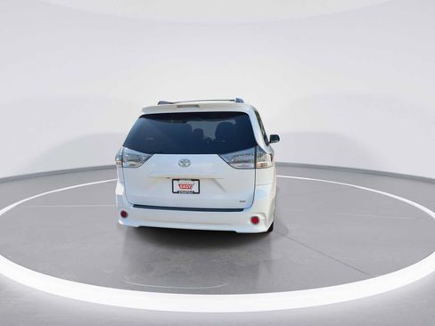 Used 2014 Toyota Sienna SE FWD image 7