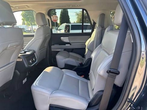 Used 2025 Ford Expedition Active RWD image 10